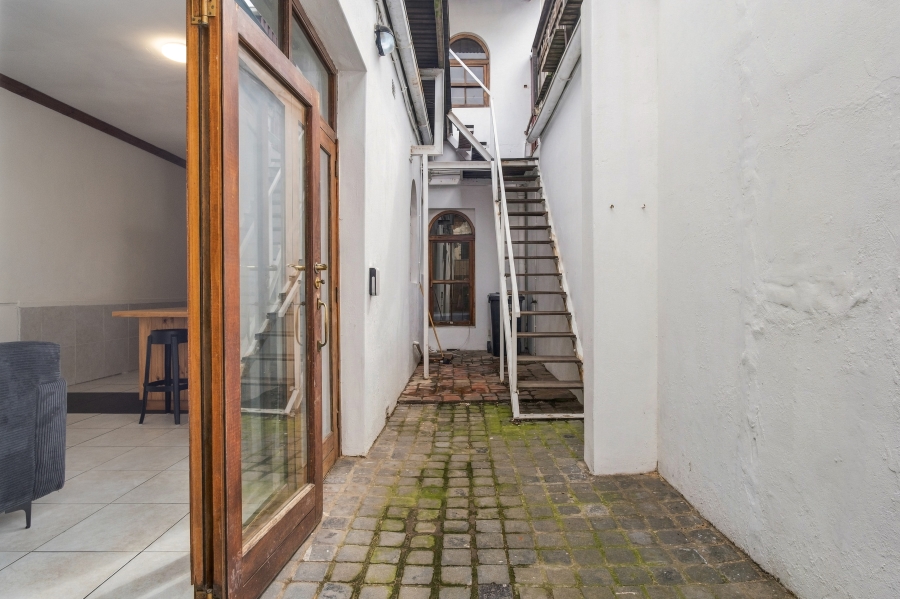 To Let 4 Bedroom Property for Rent in Woodstock Western Cape